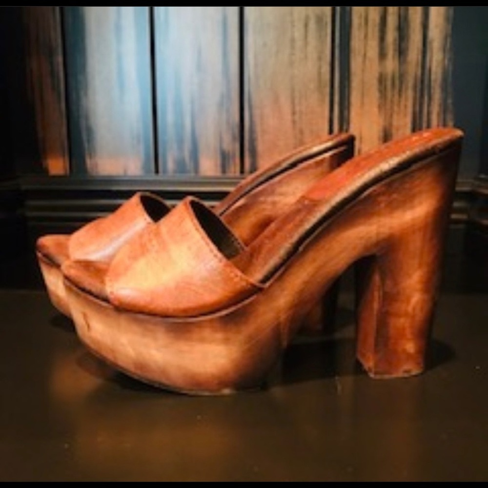Leather wooden heel  Free Bird by Steve Madden!
